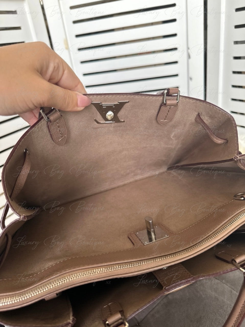 Louis Vuitton Lockmeto Tote Glacé