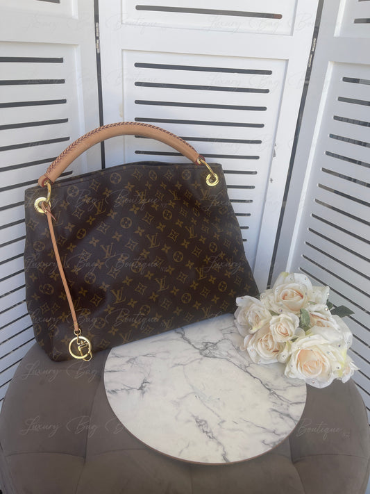 Louis Vuitton Artsy Monogram MM