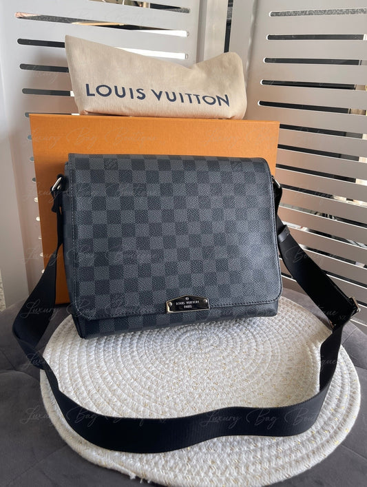 Louis Vuitton District PM